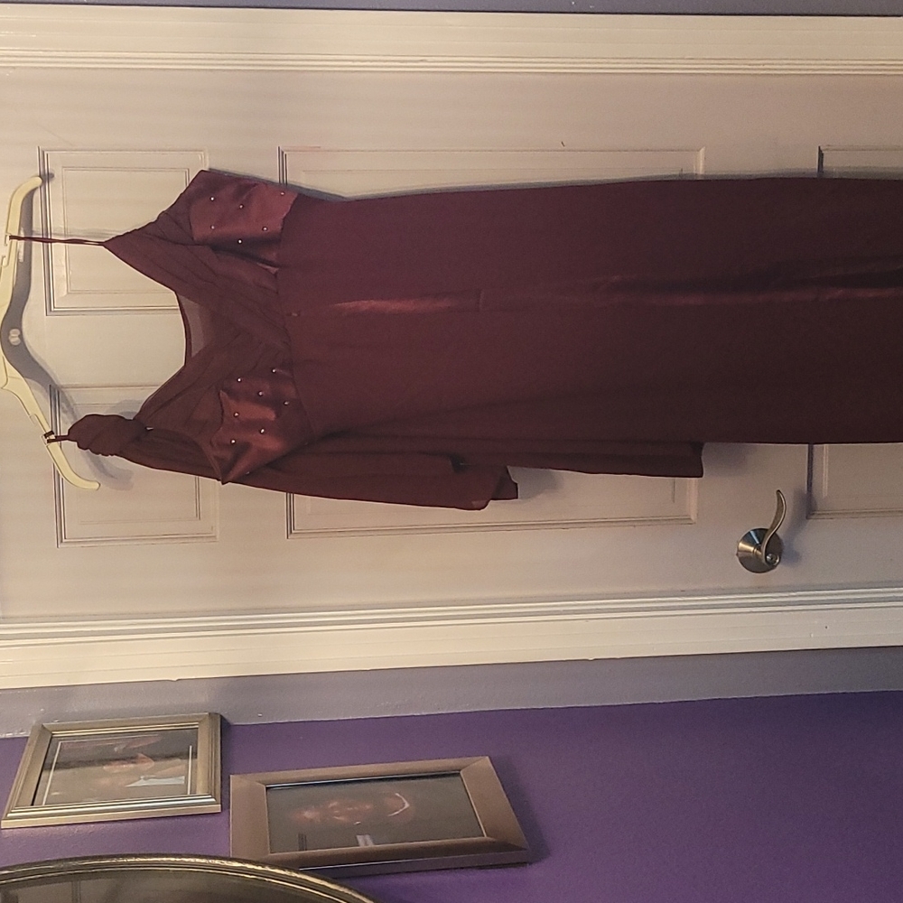 Long dress gown with pearl on top